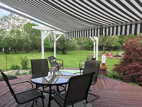 3rd image of 10050 Pineledge Dr W
