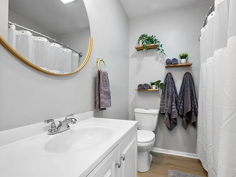 2403 E Pembroke Ave — Photo 25