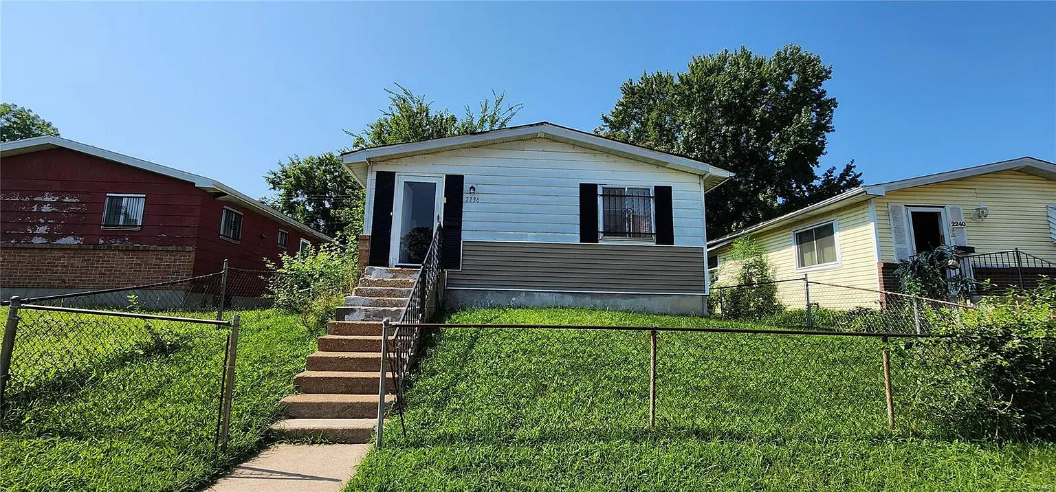 2236 Sullivan Ave photo 1