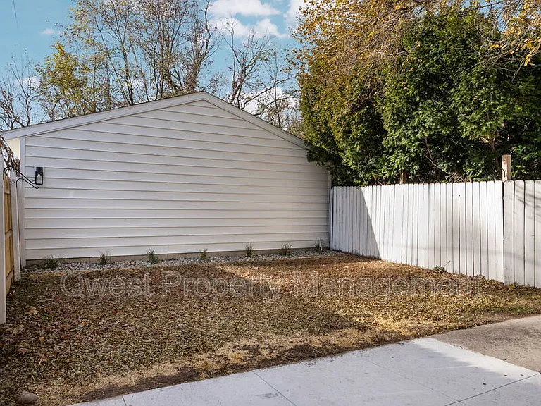 414 Rose St — Photo 10