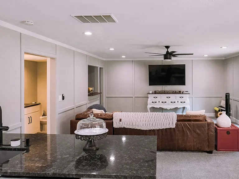 7803 S Urbana Ave — Photo 13