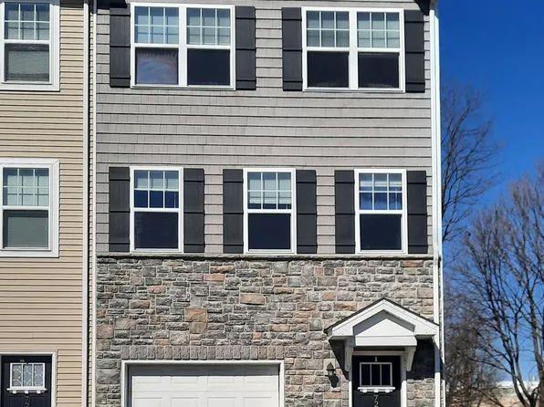 723 Admirals Quay Dr, Mechanicsburg, PA 17050