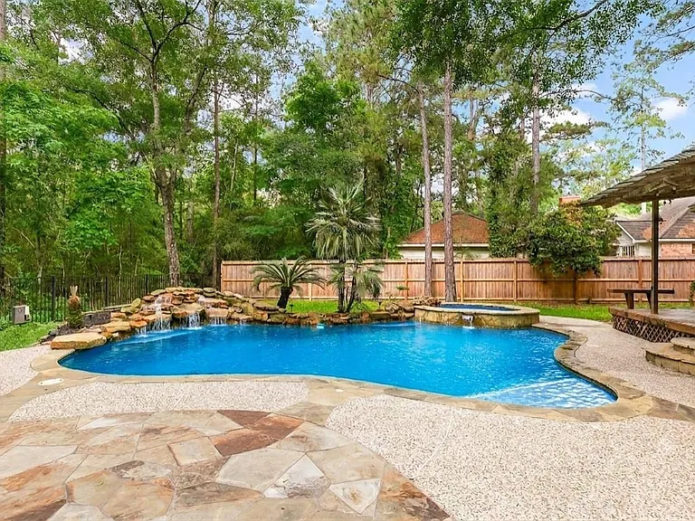 71 E Sterling Pond Cir — Photo 1