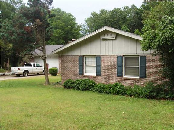 3rd image of 2 Kenton Ln