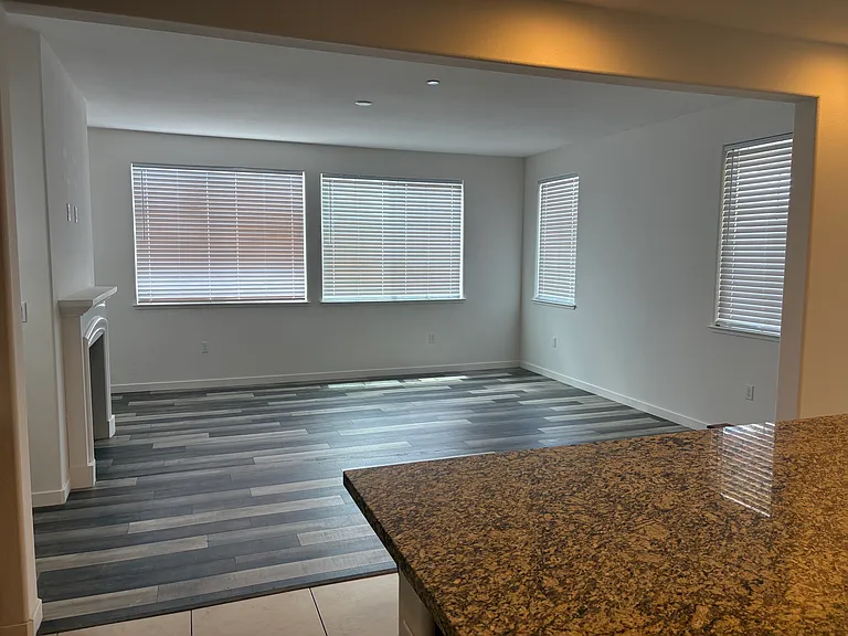 1072 Mariners Dr — Photo 24