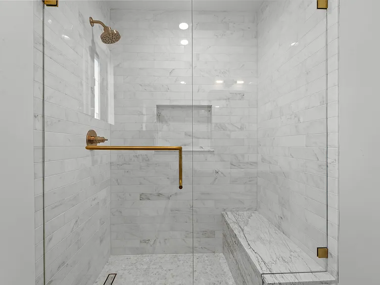 162 1/2 N Almont Dr — Photo 12