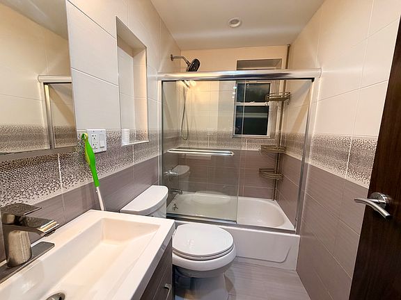 3rd image of 3828 Maple Ave #1