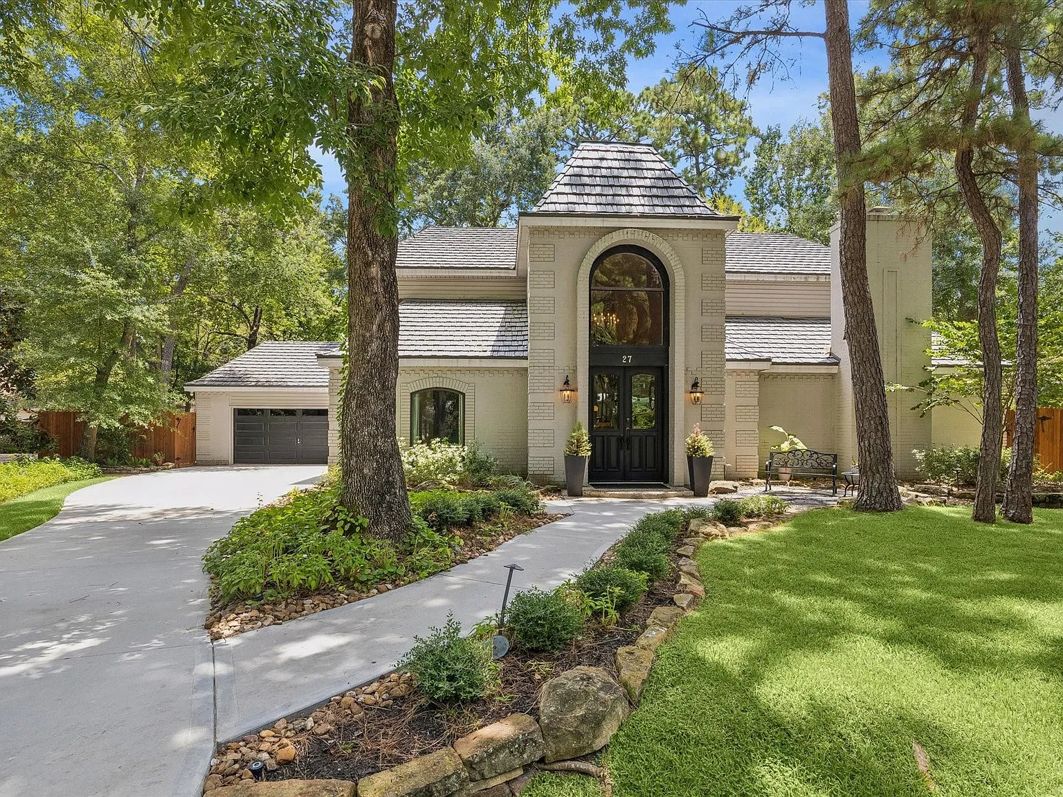 4 bed, 3.5 bath, 3829 sqft, $8,000 — Photo 1