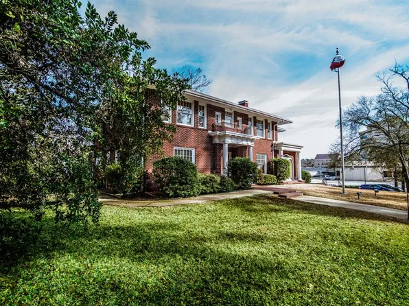 1414 11th St, Huntsville, TX 77340