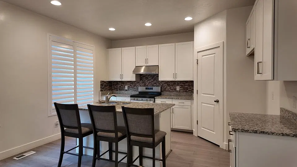 4 bed, 2.5 bath, 2200 sqft, $2,500 — Photo 3