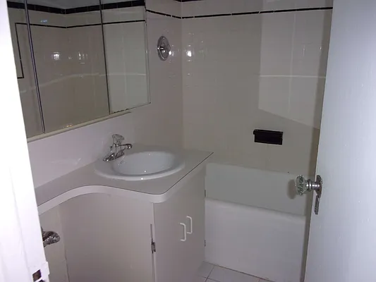 Rented by Carlyle Property Management | media 25