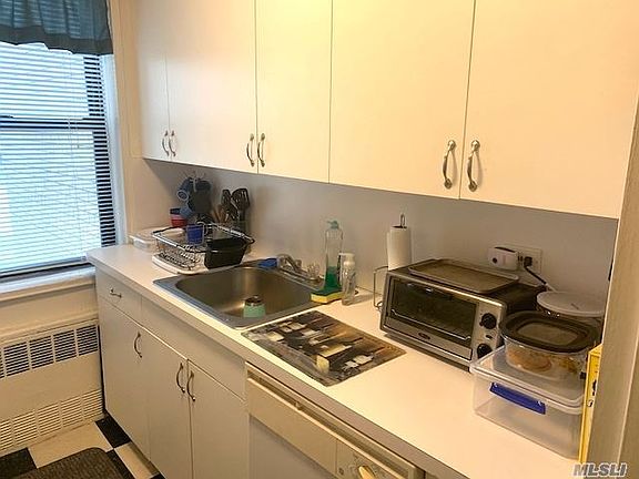 5th image of 10 Monroe Blvd APT 4A