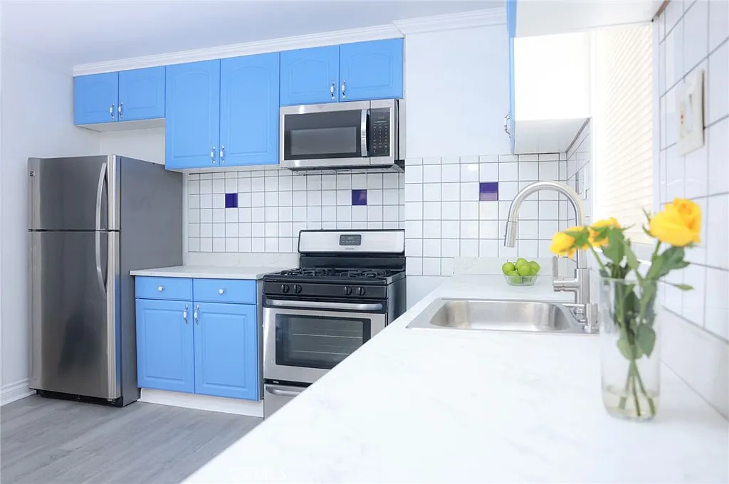 2 bed, 725 sqft, $2,500 — Photo 1