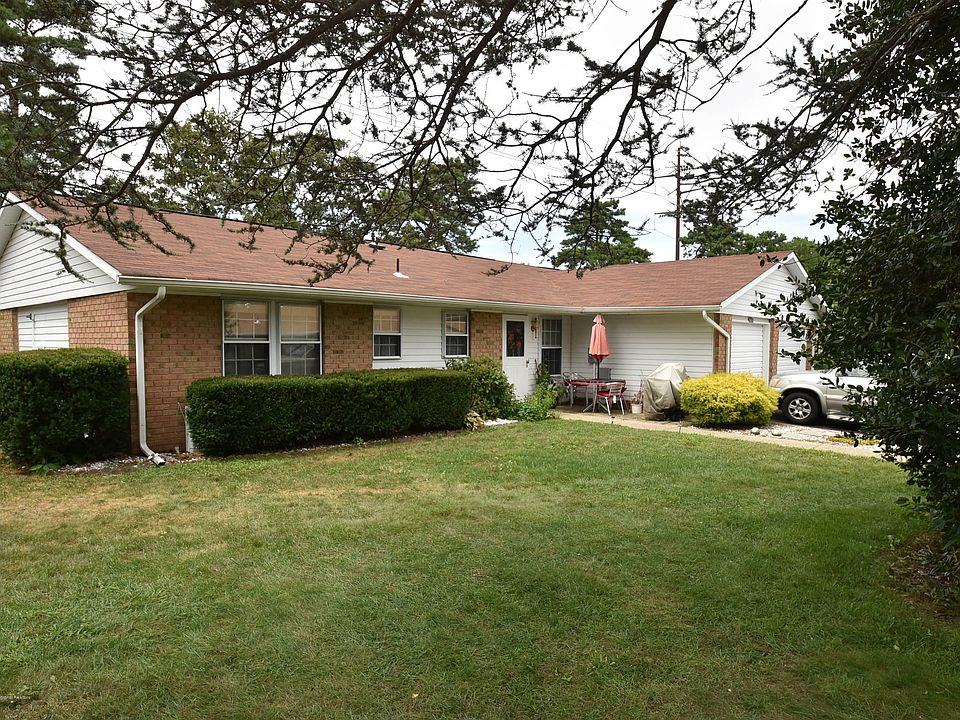 1st image of 106 Cambridge Circle #B