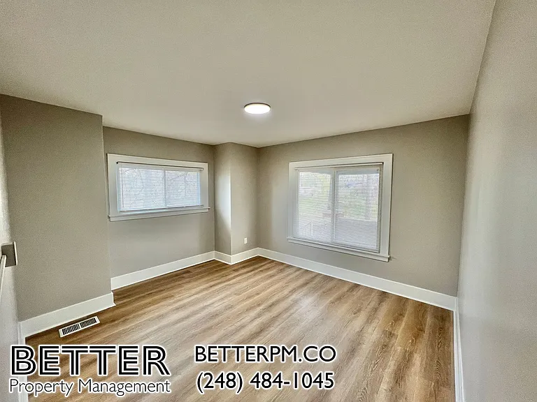 104 Henderson St — Photo 5