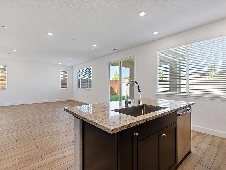 1072 Caraballo Dr — Photo 12