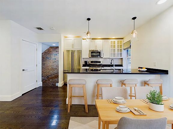 2nd image of 677 E 7th St #1
