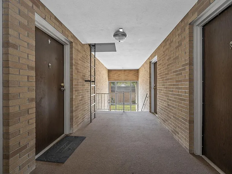 3206 Mozart Ave — Photo 4