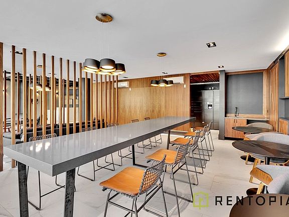 5th image of 1134 Fulton St #717
