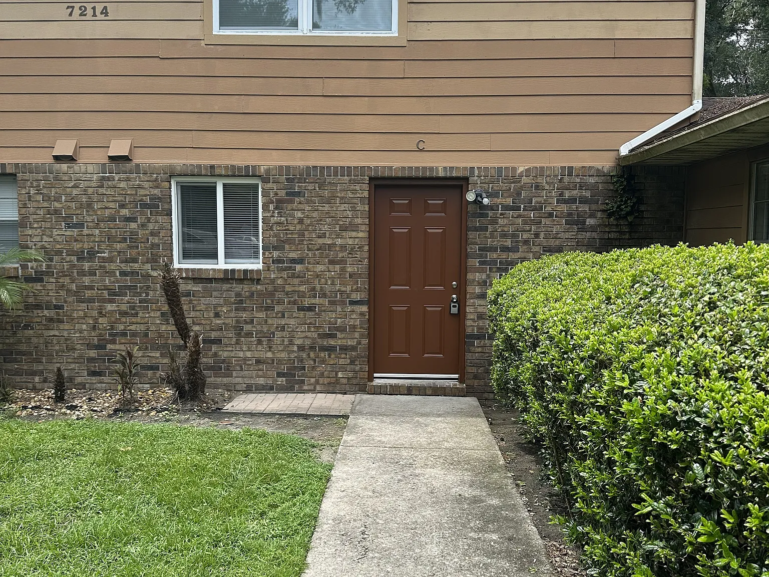 7214 SW 44th PL — Photo 2