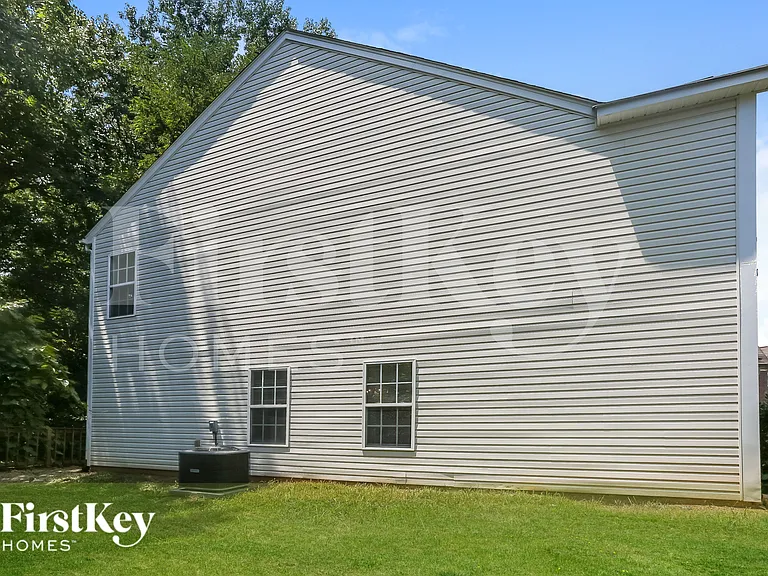 8605 Royal Bluff Dr — Photo 16