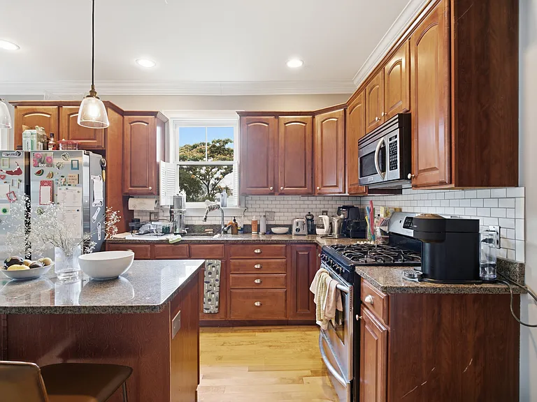 232 Gold St #1 — Photo 3