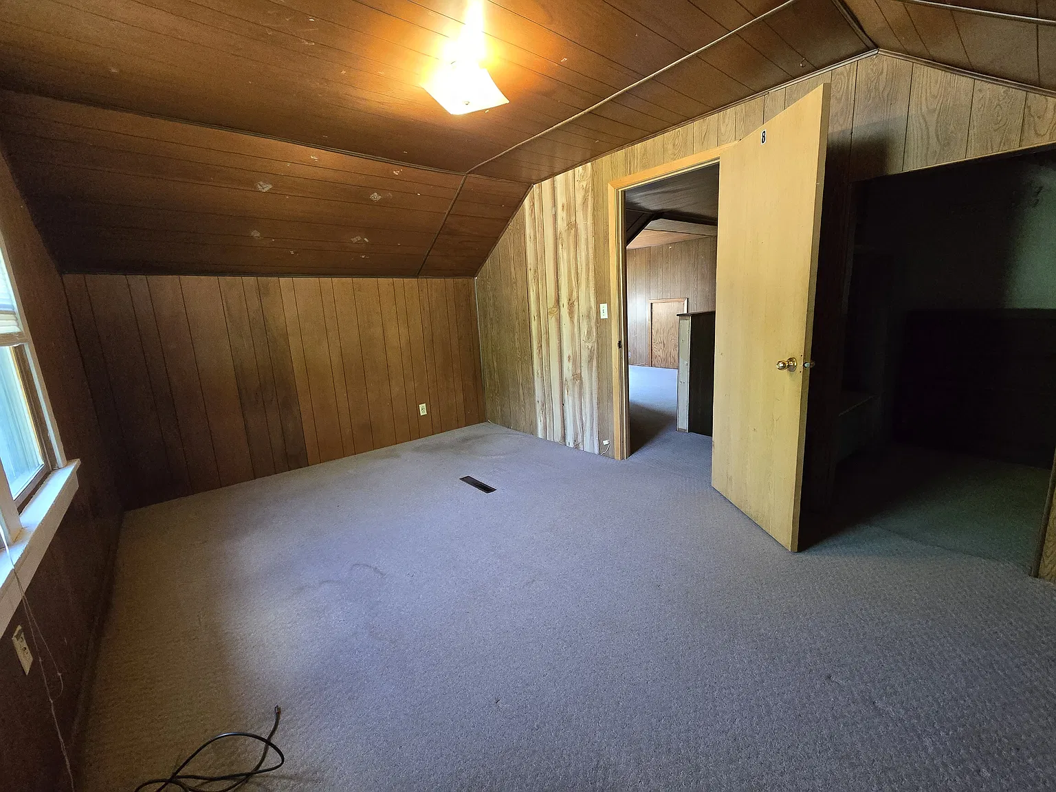 10 bed, 2.5 bath, 3000 sqft, $1,800 — Photo 3