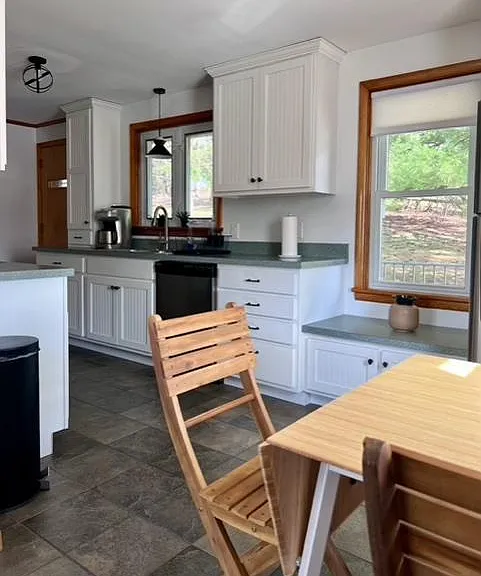 701 Thompson St — Photo 4