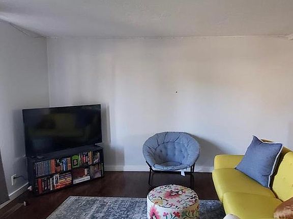 3rd image of 2321 S Pond St