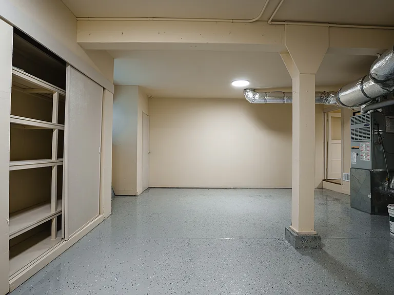 582 Euclid Ave — Photo 8