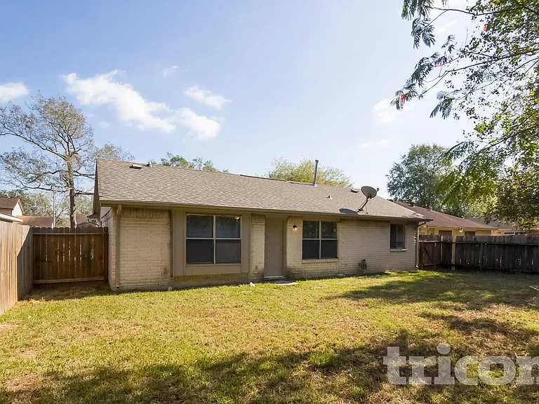 12211 Haroldson Forest Dr — Photo 16