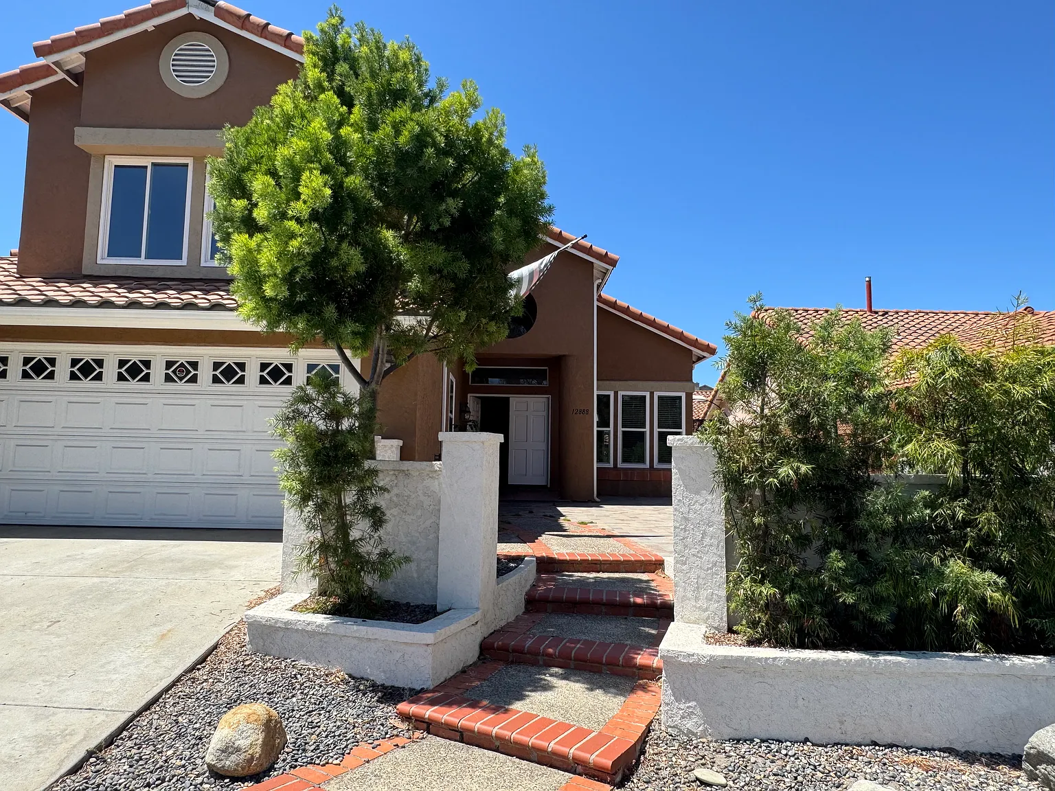 5 bed, 2506 sqft, $5,500 — Photo 2