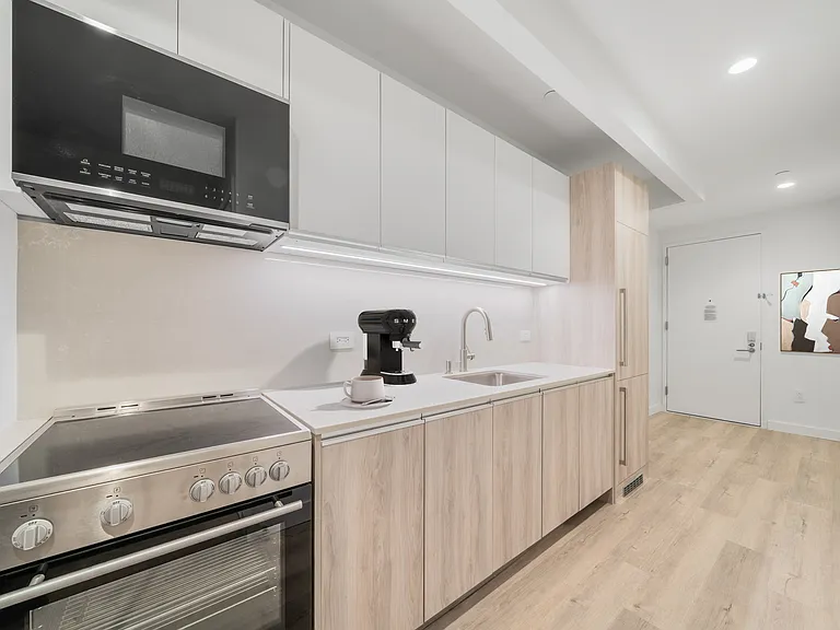 90 John St #918 — Photo 2