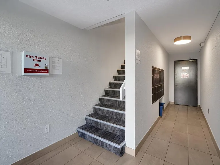 130 Stewart Ave #9 — Photo 25