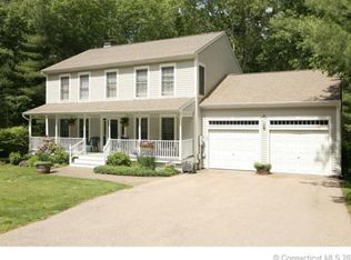 3 Holly Ln, North Stonington, CT 06359