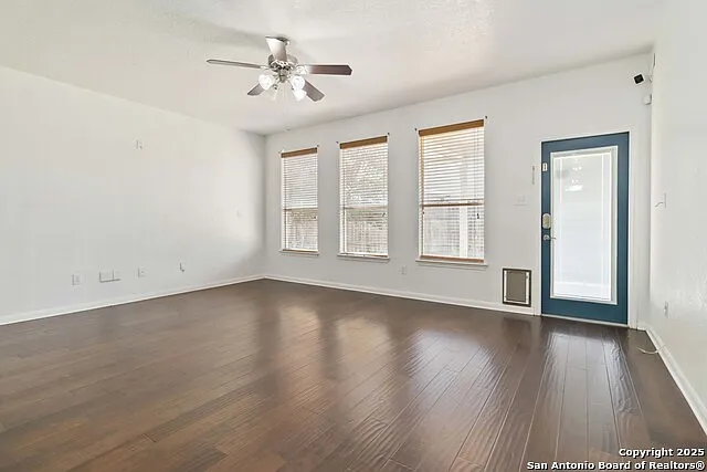 4 bed, 2.5 bath, 2456 sqft, $2,100 — Photo 4