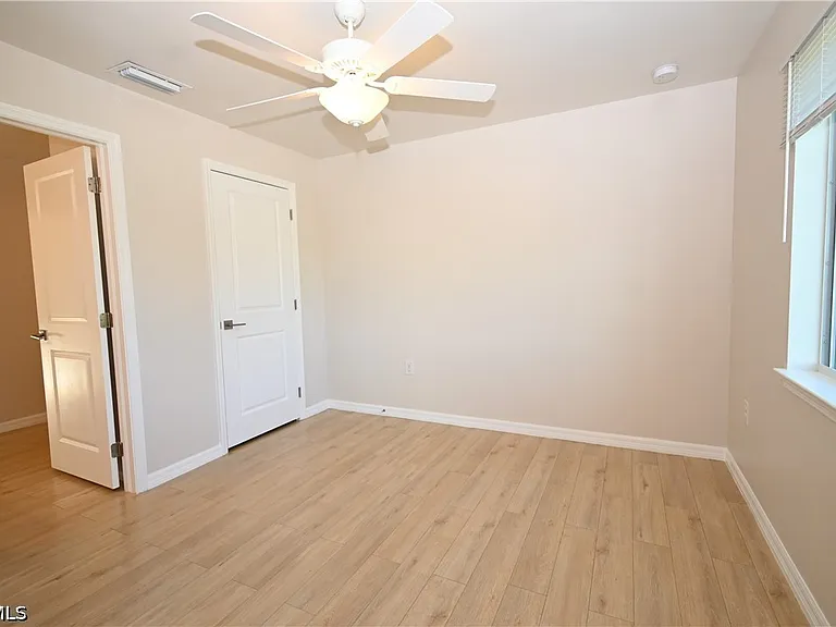 1914 NE 13th Pl — Photo 11