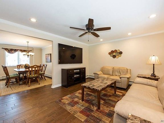 3rd image of 134 Sprucewood Dr