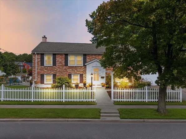 116 Running Brook Rd, West Roxbury, MA 02132