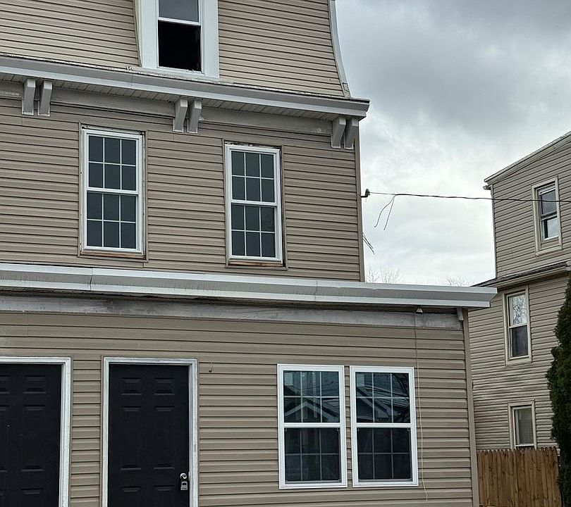 1st image of 225 Market St