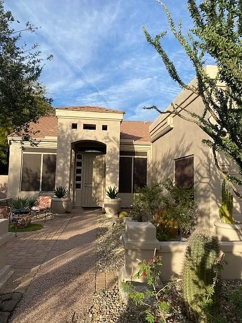 3 bed, 2072 sqft, $3,395 — Photo 2