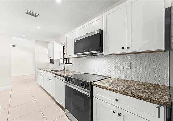 18055 W Sycamore Dr — Photo 1