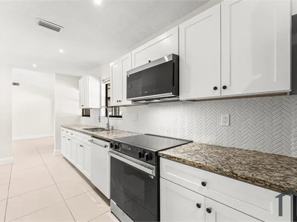 18055 W Sycamore Dr, Loxahatchee, FL 33470