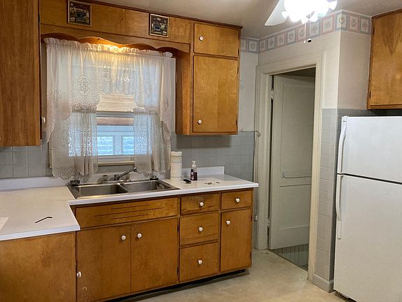 3rd image of 3508 Burk St