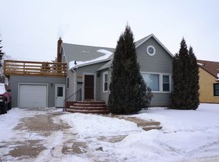 826 Park St, Minot, ND 58701