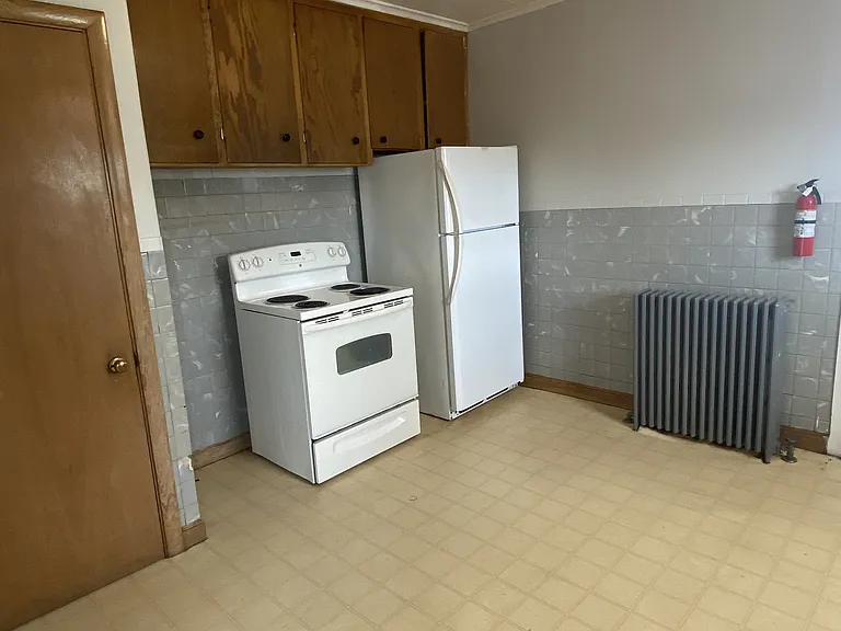 139 Webber Ave #3 — Photo 2