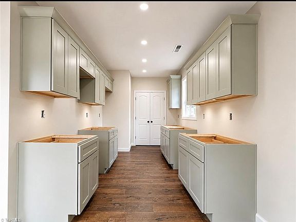 3rd image of 321 Price St