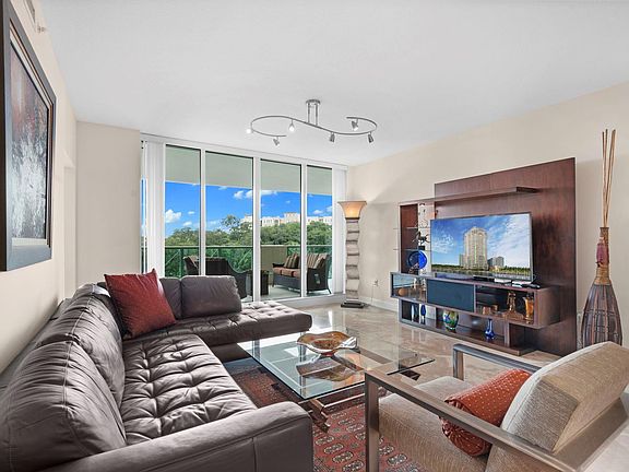 4th image of 411 N New River Drive #405