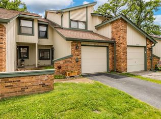 2030 Falling Brook Dr, Maryland Heights, MO 63043
