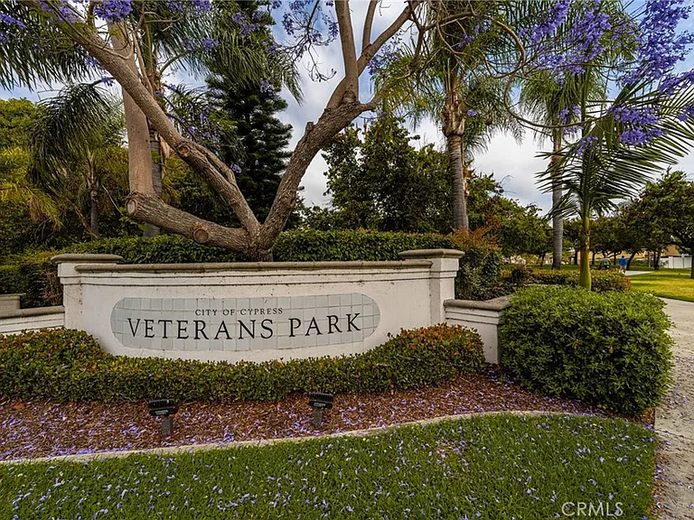 4867 Tremezzo Dr — Photo 42